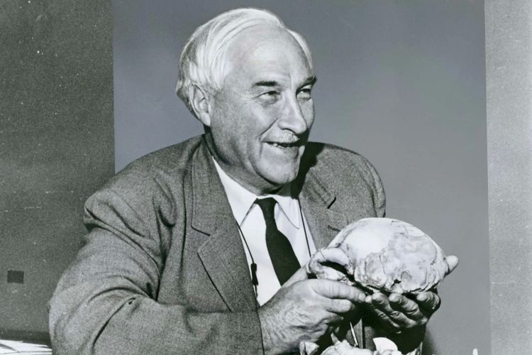 Penemuan manusia purba oleh Louis Leakey.