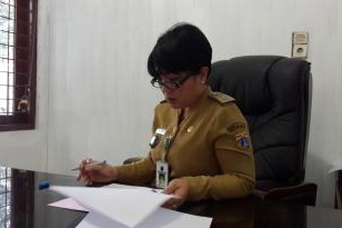 Lurah Gondangdia Susan Jasmine Zulkifli