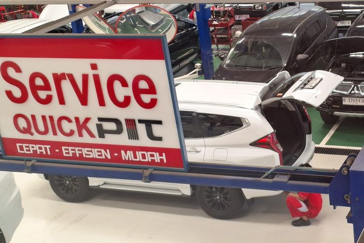 Ilustrasi Pajero Sport saat servis di bengkel resmi Mitsubishi