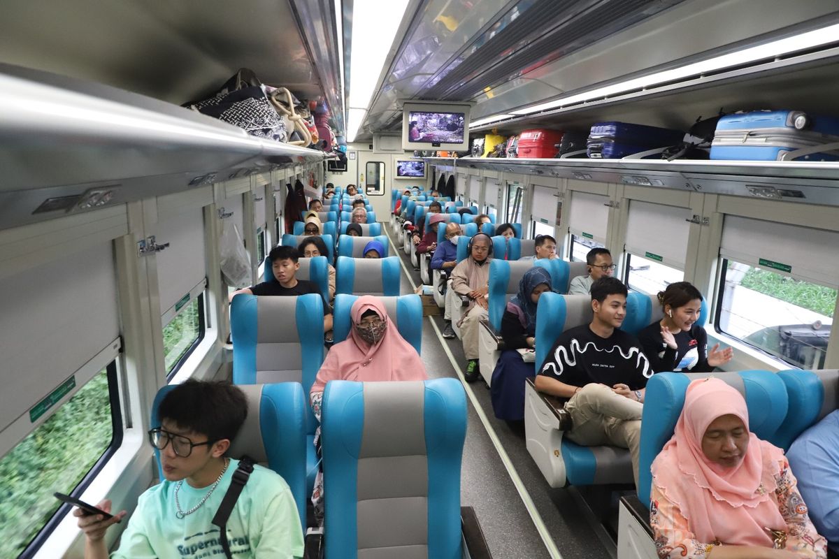 PT Kereta Api Indonesia (Persero)/KAI mencatat sebanyak 3.146.307 tiket kereta api jarak jauh (KAJJ) terjual di masa angkutan Lebaran 2024 pada 31 Maret (H-10) sampai dengan 21 April (H+10).