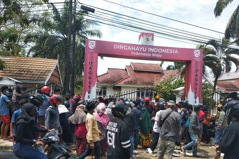 Korban Gempa Harus Antre Berjam-jam di Rumah Wakil Bupati Mamuju untuk Dapat Bantuan