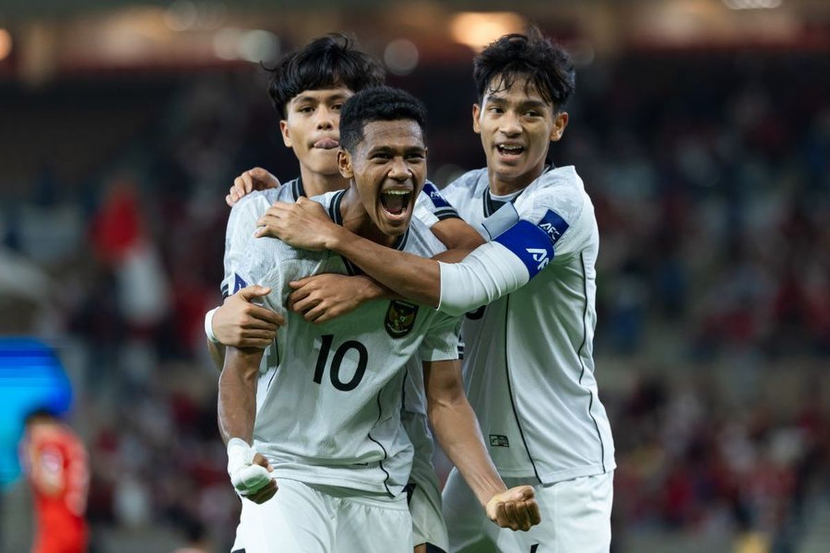 Selebrasi pemain Timnas U17 Indonesia saat mencetak gol atas nama Fadly Alberto mengalahkan Afghanistan pada matchday ketiga Grup C Piala Asia U17 2025, Jumat (11/4/2025) dini hari di Stadion Prince Abdullah Al faisal, Jeddah.
