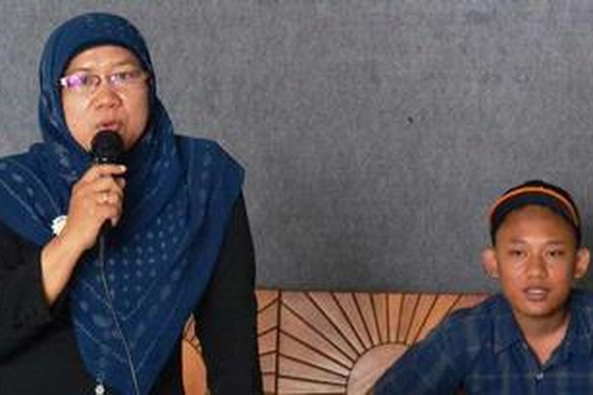 Sri Murni, orang tua Faisal menjadi pembicara dalam suatu kampanye autisme awarenes. ia rela merogoh kocek sendiri untuk kampanye agar masyarakat lebih peduli.