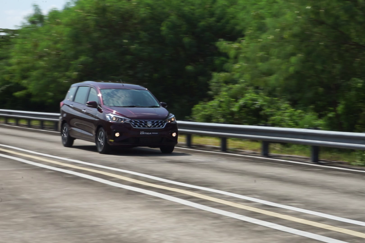Test drive Suzuki Ertiga Smart Hybrid di fasilitas pengetesan mobil milik Suzuki Indomobil