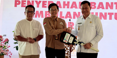 Peringati HUT Ke-47, Pasar Modal Indonesia Serahkan Bantuan Ambulans untuk Masyarakat Papua