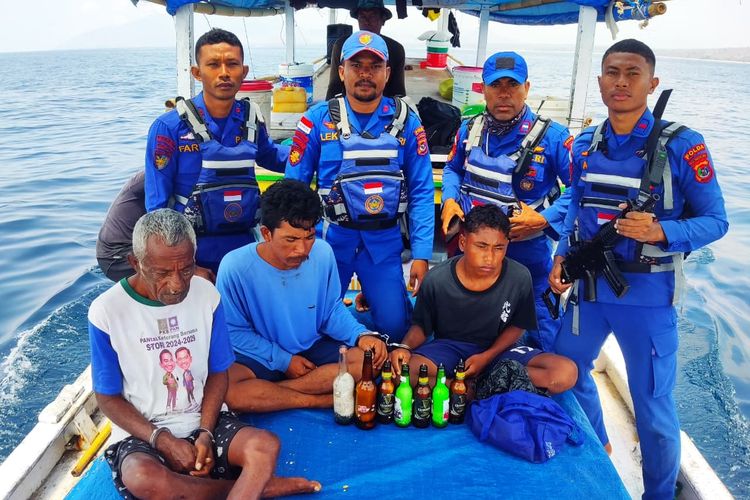 7 Botol Bom Ikan Dibuang ke Laut Saat Ditindak, 3 Orang Ditangkap di Flores Timur