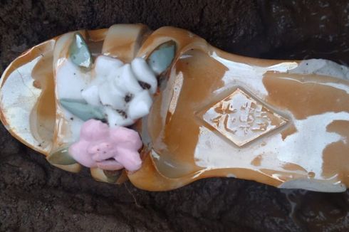 Sandal Keramik Ditemukan di Galian Tanah Pembangunan Jalan Tol Solo-Yogyakarta