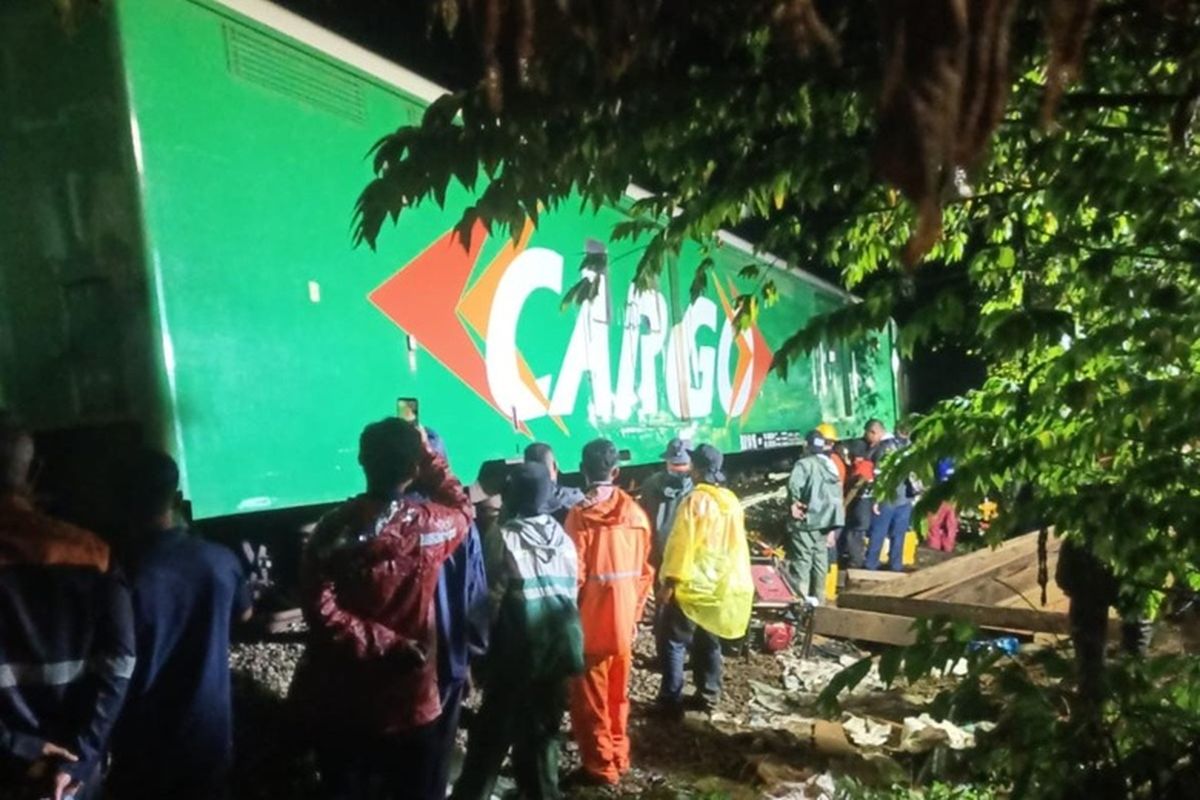 Jalur kereta api di Daop 2 Bandung dan Daop 4 Semarang kembali normal