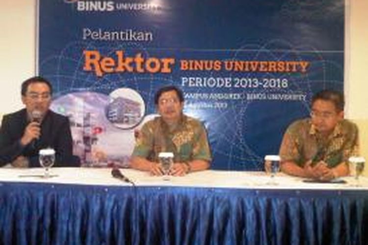 Rektor Binus University Prof Harjanto mmemberikan sambutan pada pelantikannya, Kamis (29/8/2013), di kampus Binus Anggrek, Jakarta Barat. 