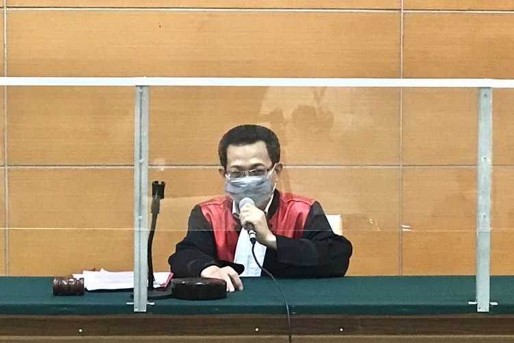 Hakim tunggal Haryadi dalam sidang gugatan praperadilan Hakim Agung nonaktif Mahkamah Agung (MA) Gazalba Saleh terhadap Komisi Pemberantasan Korupsi (KPK) di Pengadilan Negeri (PN) Jakarta Selatan, Jumat (6/1/2023).