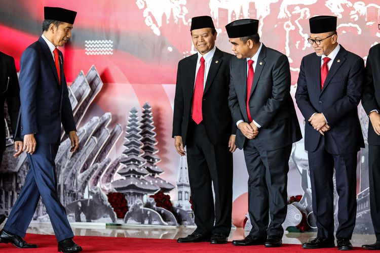 Presiden Joko Widodo tiba sebelum acara  pelantikan presiden dan wakil presiden di Komplek Parlemen, Senayan, Jakarta, Minggu (20/10/2019)