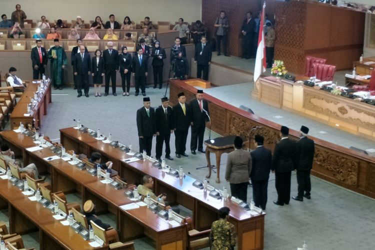 Pelantikan empat anggota DPR dalam Rapat Paripurna ke 7 Masa Persidangan I Tahun 2018-2019, di Kompleks Parlemen, Senayan, Jakarta, Rabu (31/10/2018).