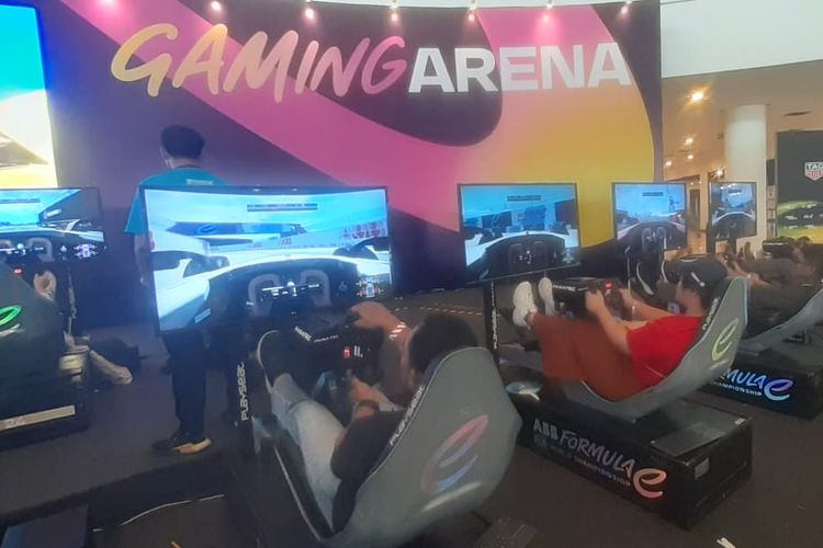 Gaming Arena Formula E Jakarta 2023 tersaji di dekat Media Center Jakarta International E-Prix Circuit (JIEC), Ancol.