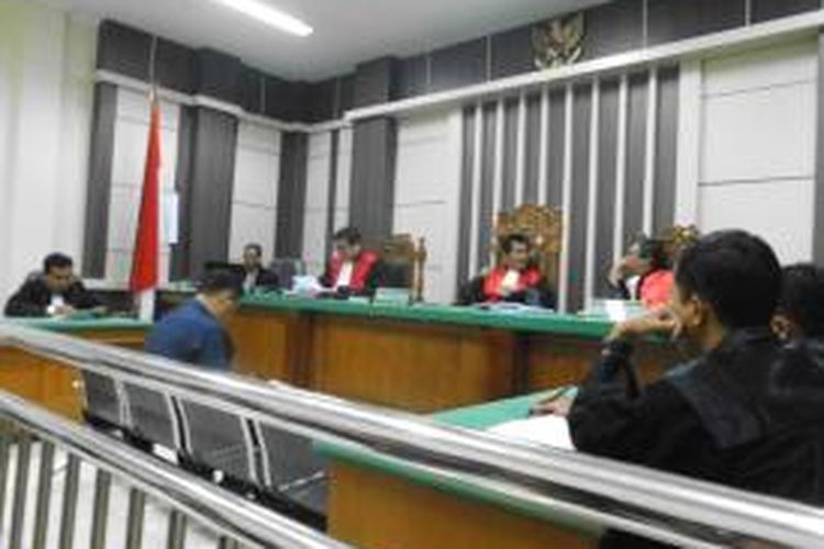 Siswadi, Mantan Direktur PT RBSJ Rembang dinyatakan bersalah dalam kasus pengelolaan lahan tebu di PT terkait. Dia dihukum pidana 2,5 tahun, denda Rp 50 juta atau tiga bulan kurungan.