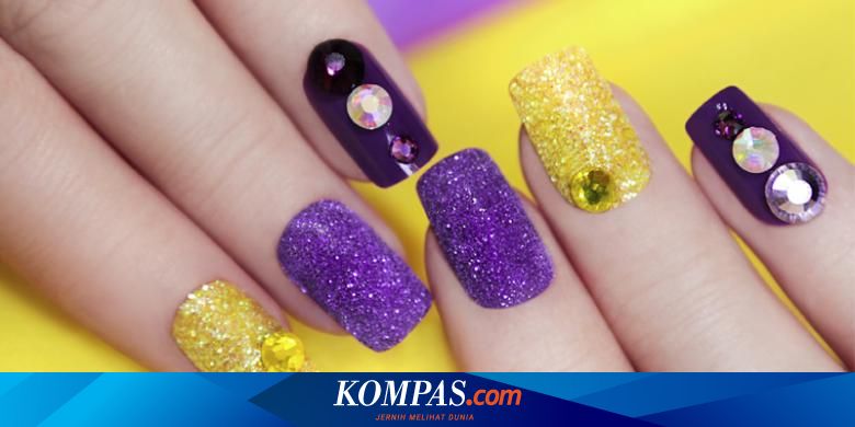 Wanita Dengan Kuku Warna Warni Suka Seks Yang Aneh Dan Liar