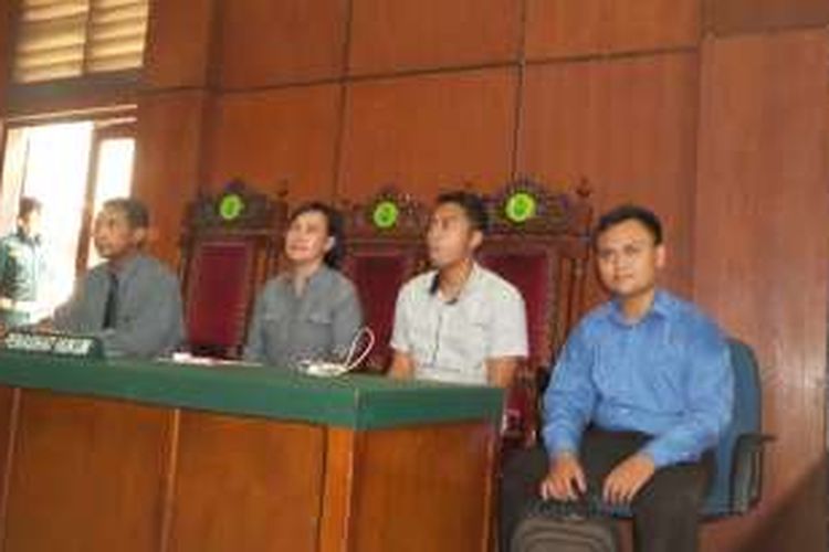 Tim kuasa hukum Polsek Kelapa Gading di ruang sidang praperadilan Saipul Jamil di PN Jakarta Utara, Kamis (10/3/2016).

