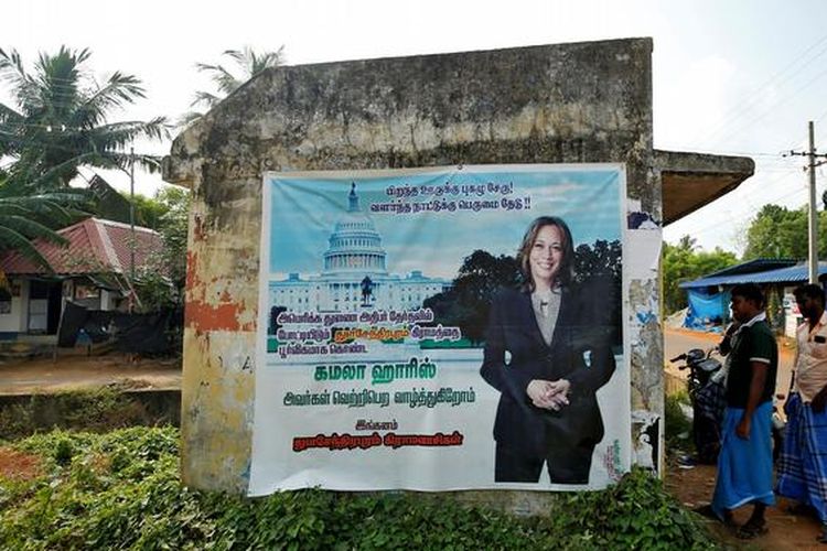 Poster Kamala Harris di desa Thulasendrapuram di India.