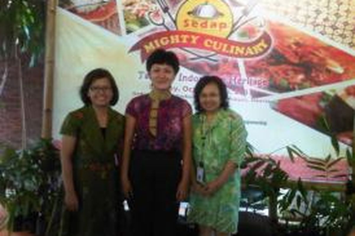 Iis R Soelaeman, Lisa Virgiano dan Semijati Purwadaria dalam konferensi pers Mighty Culinary 2013. 