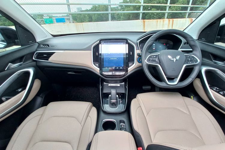 Interior Wuling Almaz Hybrid