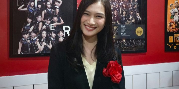 Penyanyi Melody Nurramdhani Laksani saat diabadikan di Theatre JKT 48, FX Sudirman, Jakarta Pusat,  Minggu (27/5/2018).