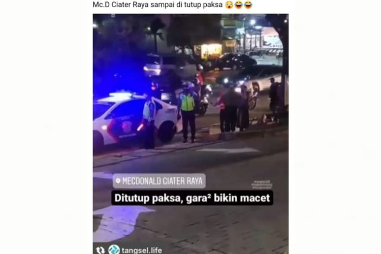 Tangkapan layar dengan narasi McDonalds di Ciater, Tangeran, ditutup paksa kepolisian.