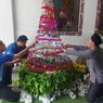 Warga Binaan Lintas Agama di Rutan Salatiga Gotong Royong Membuat Pohon Natal