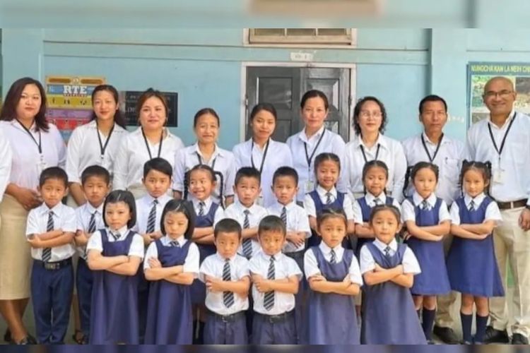 Sebuah sekolah dasar di Kota Aizawl, Negara Bagian Mizoram, India, belakangan ini menjadi pusat perhatian setelah mengumumkan punya delapan pasang siswa kembar.