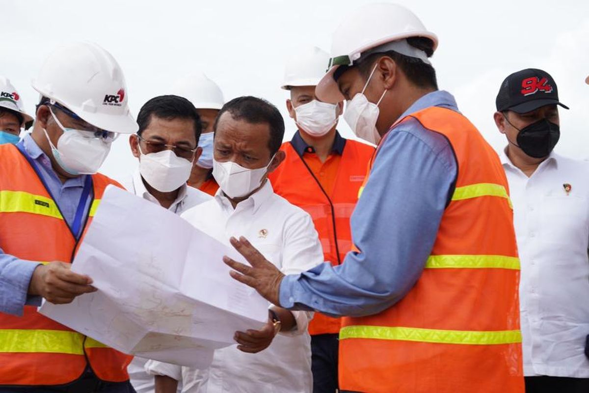 Menteri Investasi/Kepala BKPM Bahlil Lahadalia kunjungi lokasi proyek tambang PT Kaltim Prima Coal (KPC) di Kutai Timur, Kalimantan Timur, Rabu (19/1/2022).