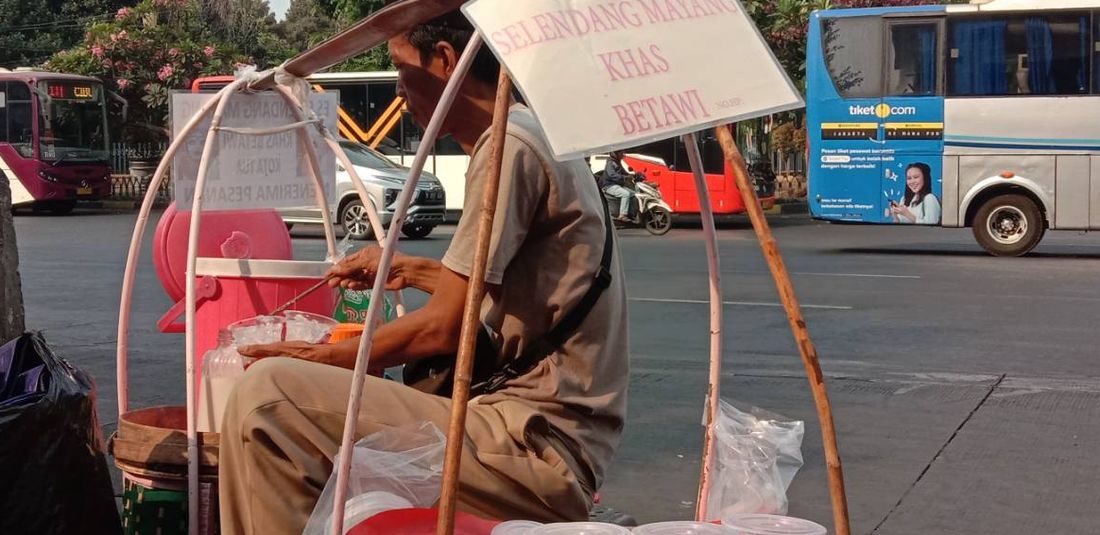 Jaip, pedangang es selendang mayang yang bisa kamu temui di kawasan Kota Tua