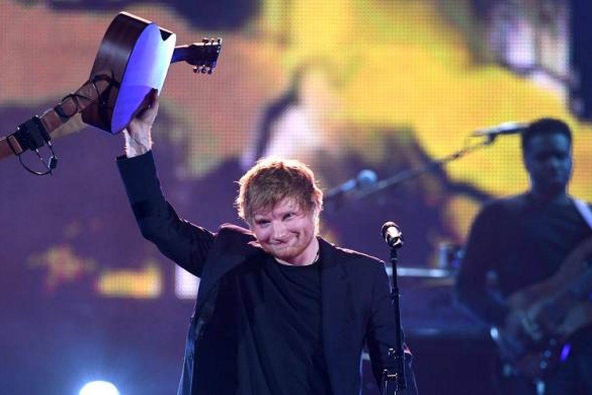 Penyanyi Ed Sheeran tampil di panggung iHeartRadio Music Awards 2017 di The Forum, Inglewood, California, pada 5 Maret 2017.