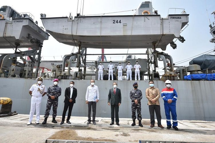 Serah terima bantuan dari Pemerintah India kepada Pemerintah Indonesia dilakukan di Pelabuhan Tanjung Priok, Jakarta, Sabtu (24/7/2021).