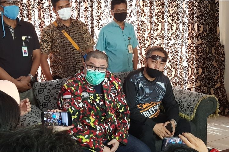 Kuasa Hukum Pablo Benua, Razman Nasution saat memberikan keterangan pers di apartemen Mediterania, Sabtu (2/1/2021)