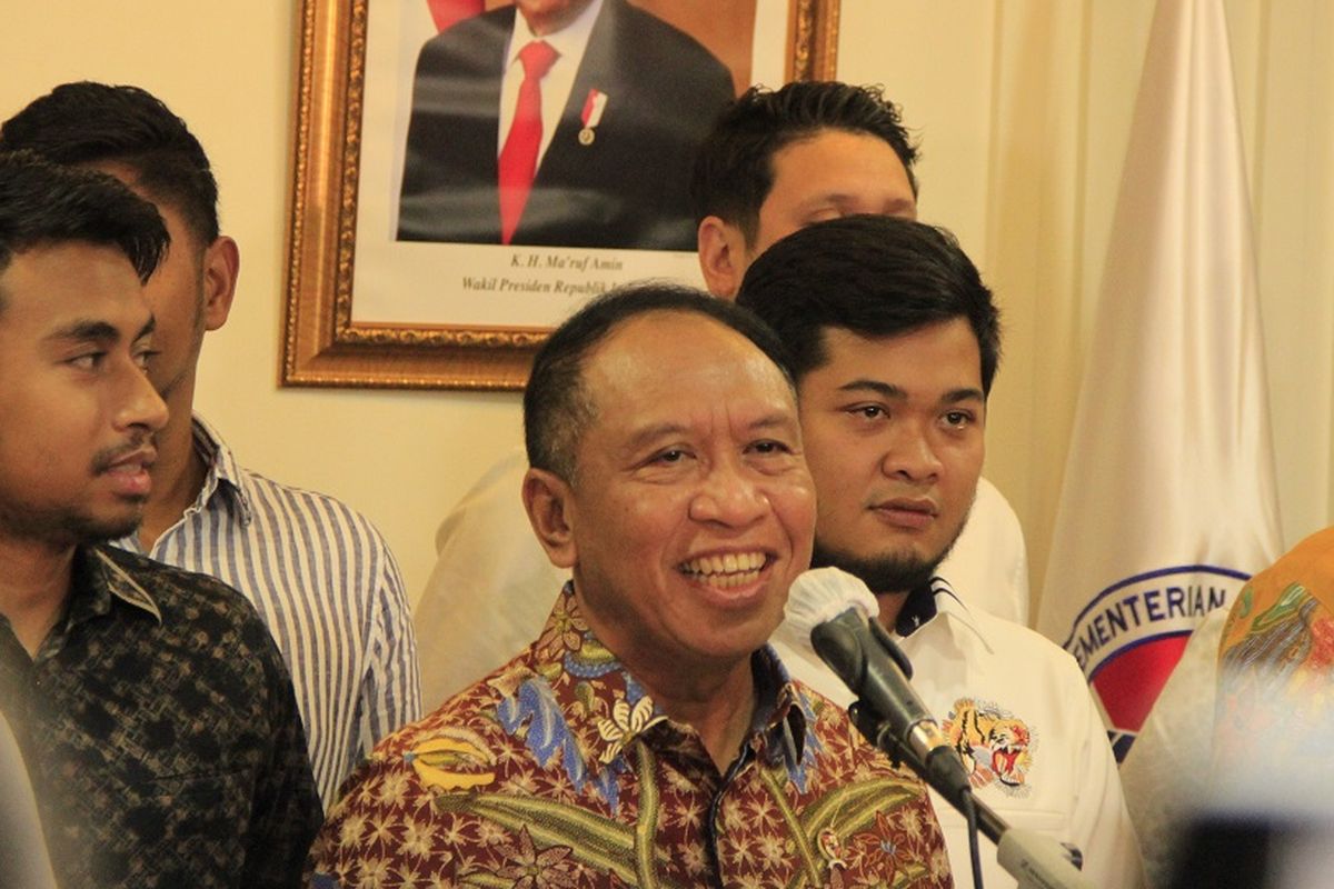 Menteri Pemuda dan Olahraga (Menpora) Zainudin Amali berbicara dalam konferensi pers terkait audiensi perwakilan klub Liga 2 di Kantor Kemenpora, Senayan, Jakarta, pada Senin (16/1/2023) siang WIB. Terkini, Menpora Zainudin Amali mengungkapkan bahwa opening ceremony atau upacara pembukaan Piala Dunia U20 2023 akan digelar di Stadion Utama Gelora Bung Karno (SUGBK).