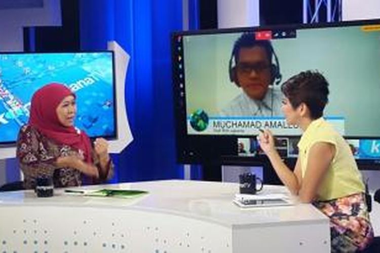 Menteri Sosial Khofifah Indar Parawansa saat berdiskusi dengan blogger melalui layanan Google Hangout di acara KompasianaTV di Kompas TV, Selasa (20/1/2015).