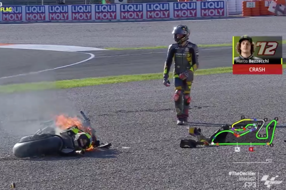 Marco Bezzecchi kecelakaan hingga sepeda motornya terbakar di FP3 Valencia