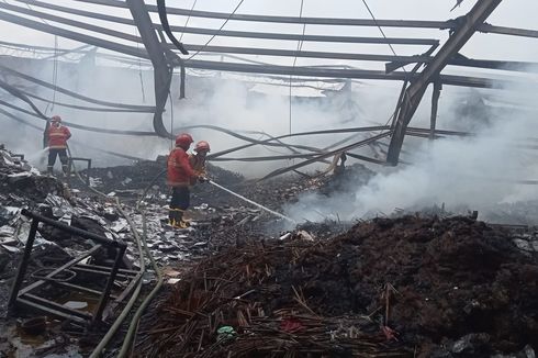Gudang Penyimpanan Goto Living di Karawaci Terbakar, Pemadaman Lebih dari 20 Jam dan Rugi Miliaran Rupiah
