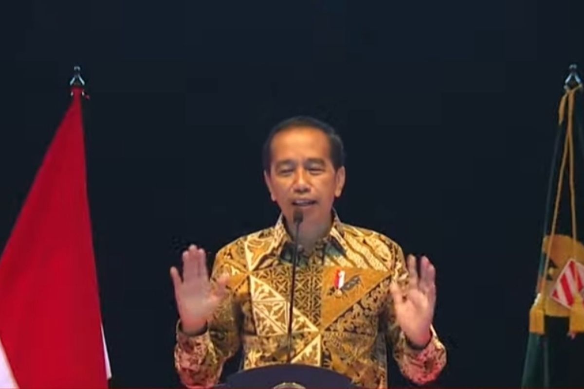 Presiden Joko Widodo saat membuka  Silaturahmi Nasional Persatuan Purnawirawan TNI AD (PPAD) Tahun 2022, di Sentul International Convention Center di Bogor, Jumat (5/8/2022).