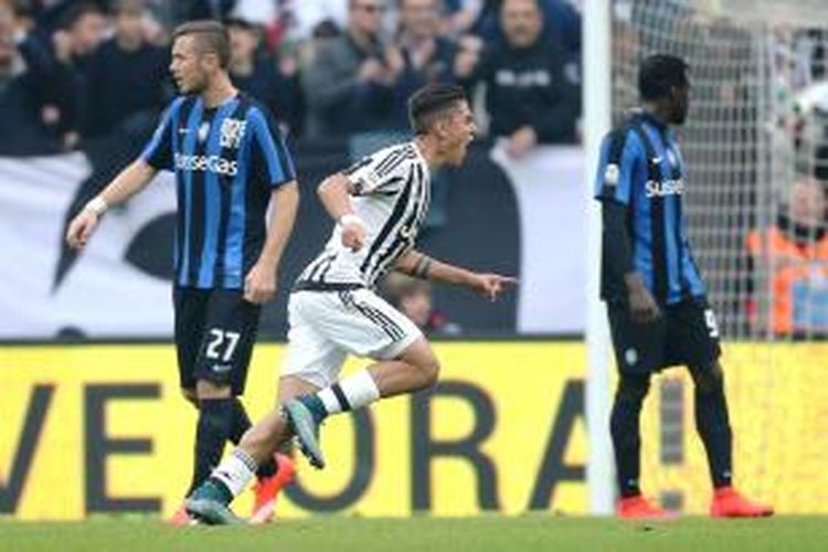 Ekspresi penyerang Juventus, Paulo Dybala, seusai mencetak gol ke gawang Atalanta, pada pertandingan lanjutan Serie-A, Minggu (25/10/2015).  