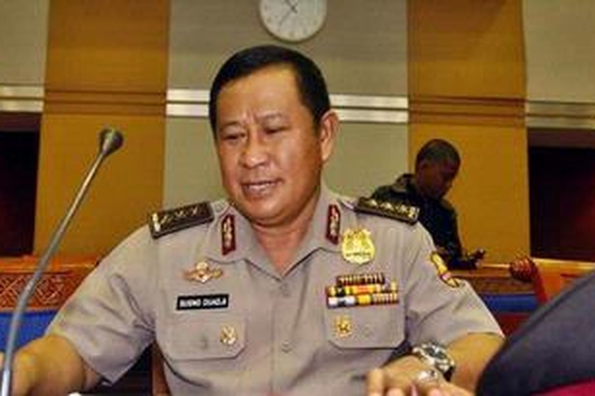 Mantan Kabareskrim Mabes Polri, Komjen Pol Susno Duadji memenuhi panggilan Komisi III DPR RI di komplek Parlemen Senayan, Jakarta Pusat, Kamis (8/4/2010). Pertemuan membahas berbagai kasus mafia pajak yang menyeret beberapa pejabat di tubuh Polri maupun Kejaksaan. 