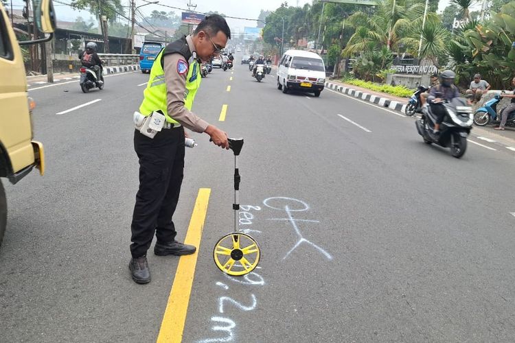 Diduga Balap Liar, Pemotor Tewas Kecelakaan di Jalan Raya Puncak Bogor