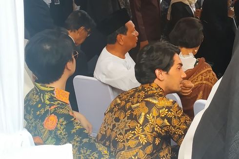 Reza Rahadian Tak Kuasa Sembunyikan Lara di Makam Habibie