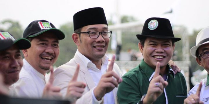 Ridwan Kamil dan Oleh Soleh (dua dari kanan) saat kampanye terakhir di Tegalega, Bandung.