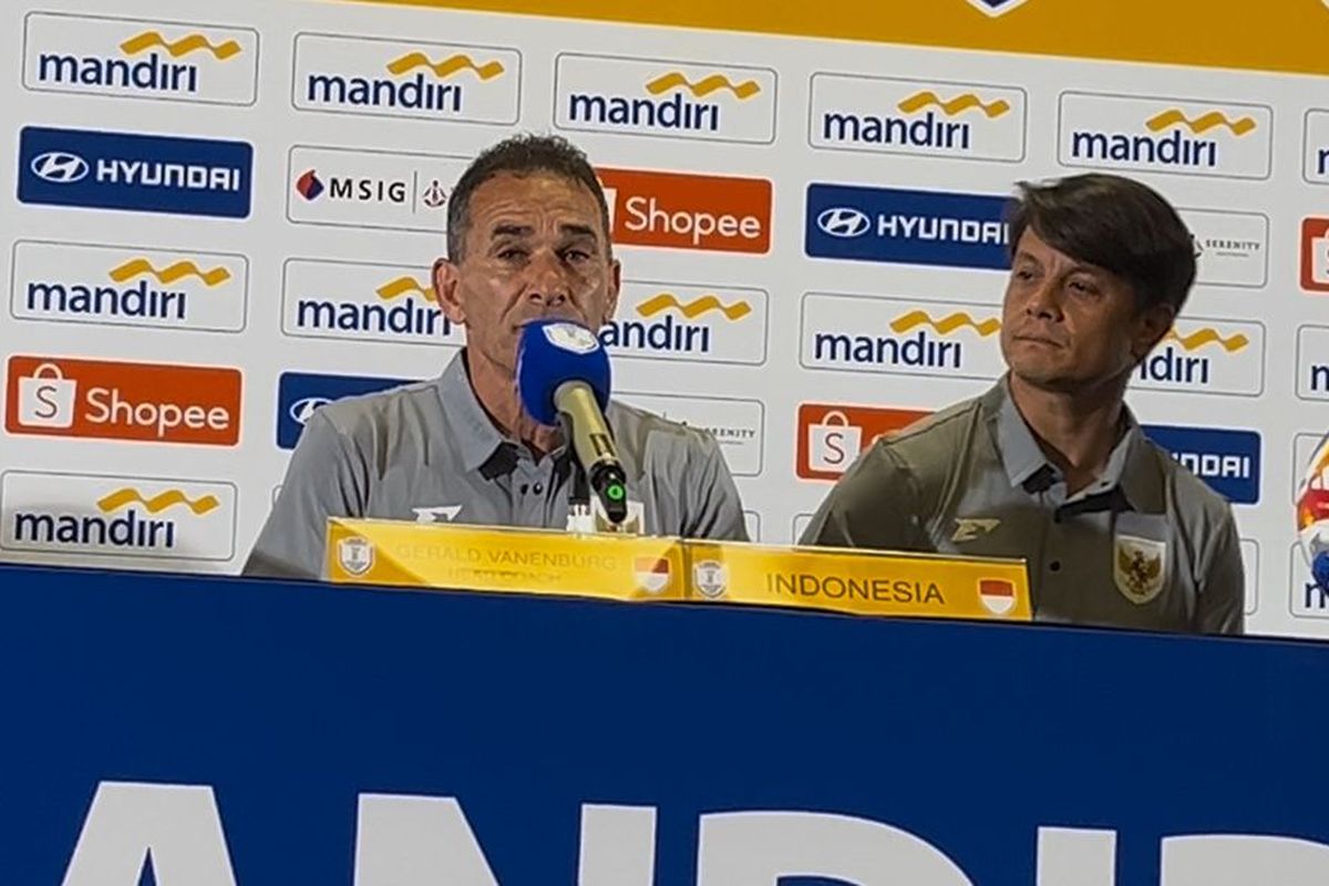 Pelatih Timnas U23 Indonesia, Gerald Vanenburg, kala berbicara dalam sesi konferensi pers jelang laga Piala AFF U23 2025 antara Timnas U23 Indonesia vs Brunei Darussalam, di Stadion Utama Gelora Bung Karno, Senin (14/7/2025).