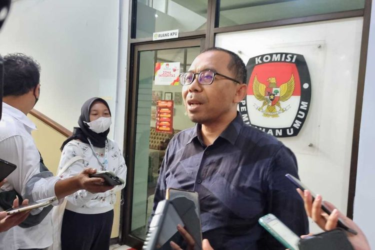 Ketua Komisi Pelilihan Umum (KPU) Jateng Paulus Widiyantoro menyampaikan persiapan pemilu 2024 di Kantor KPU Jateng, Rabu (5/10/2022).