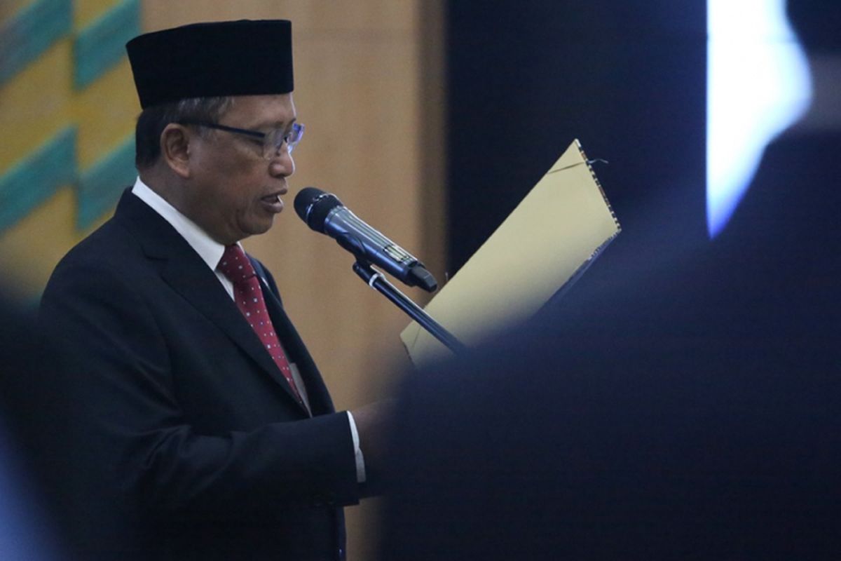 Menristekdikti Mohamad Nasir saat melantik dua rektor universitas negeri dan tiga direktur politeknik negeri di Gedung Kemenristekdikti, Jakarta (6/3/2019). 