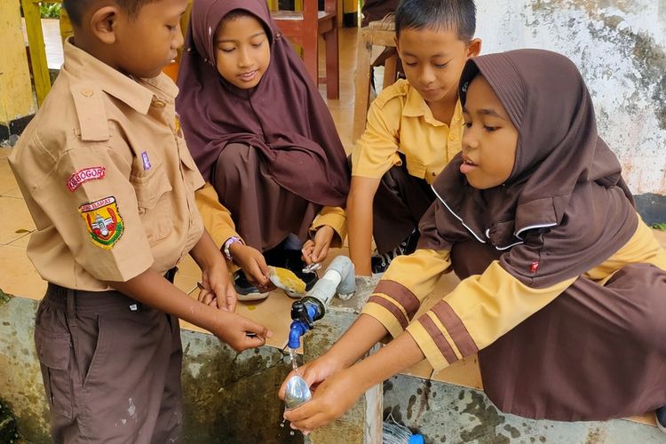 Nilai Penting dari Aksi Siswa SDN Karangwuluh Mencuci Sendok Usai Menyantap MBG