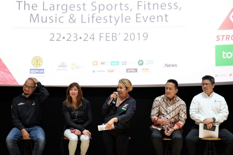 Berfoto dari kiri ke kanan VP Marketing Tokopedia Andi Joewarsa, CEO WNE Rosalind Ng, CEO Goifex Dina Carol, Kepala Bekraf Triawan Munaf, dan CEO Golds Gym Indonesia Francis Wanandi saat peluncuran Goifex 2019 di Jakarta, Selasa (19/2/2019).  
