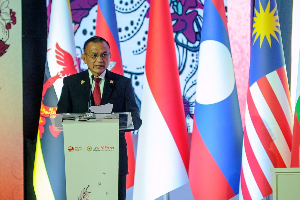 Wakil Ketua Bidang Politik dan Keamanan (Korpolkam) DPR RI Lodewijk F Paulus saat menjadi Ketua Delegasi Indonesia dalam ASEAN Iinter-Parliamentary Assembly (AIPA) ke-44 di Hotel Fairmont, Jakarta, Senin (7/8/2023).
