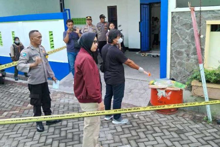 OLAH TKP: Penemuan mayat bayi di Jalan Berlian Kelurahan Mangunharjo, Tembalang, Kota Semarang, Jawa Tengah (Jateng), Jumat (24/5/2024).