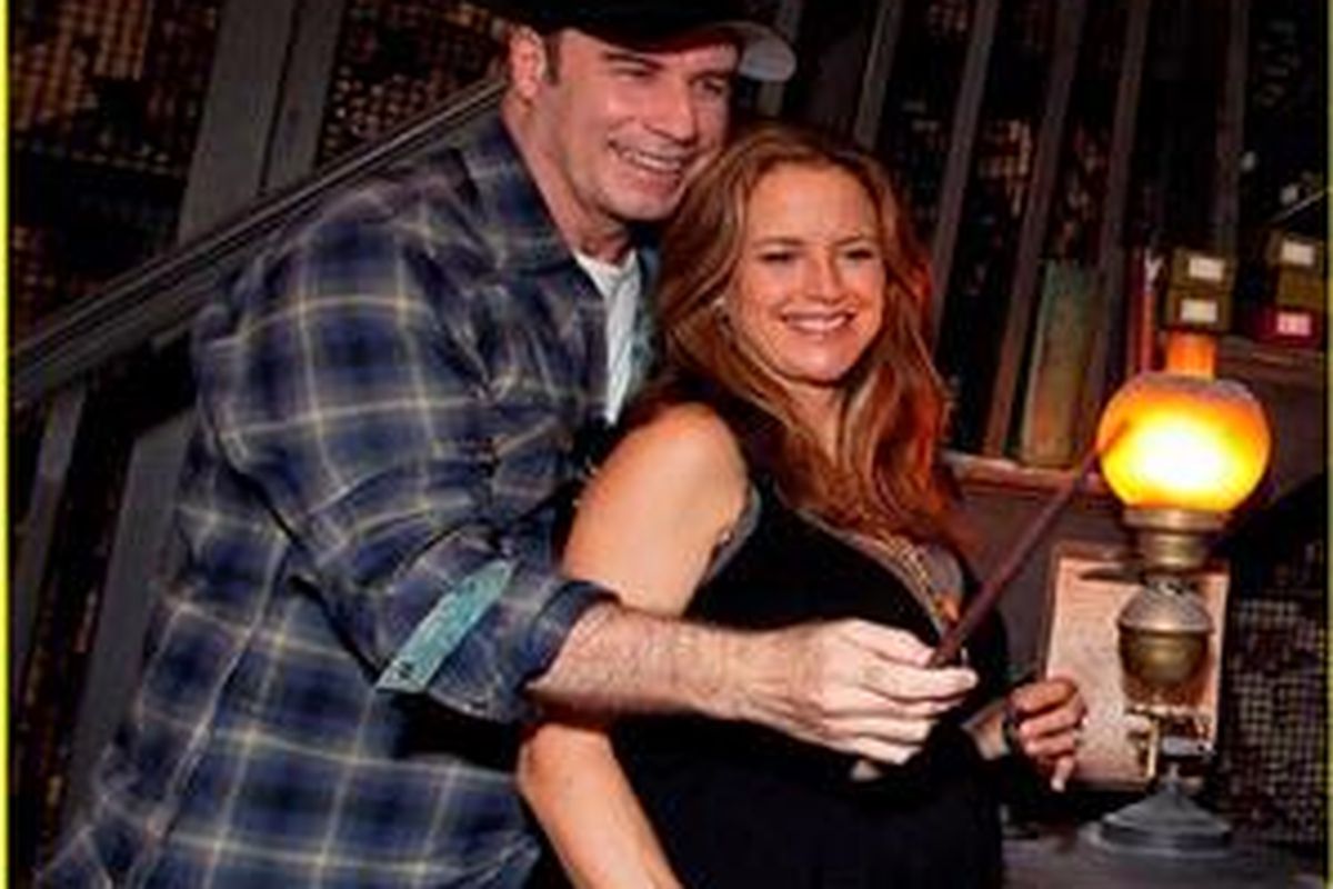 Kelly Preston hamil lagi ketika usianya 47 tahun. Anda sebaiknya tidak menunda kehamilan jika memang tidak ada masalah apapun.